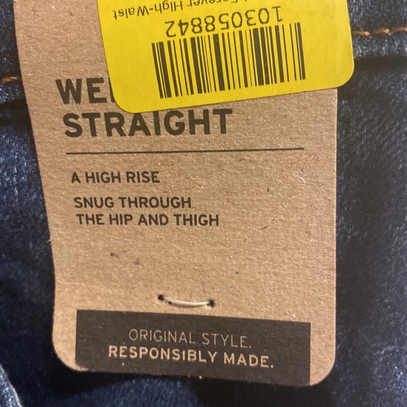 Levi’s High-Waisted Straight Leg Jeans - Picture 7 of 9